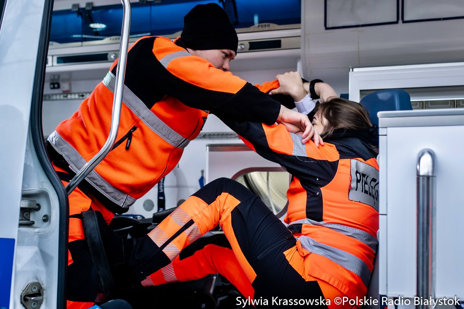 Zaatakował lekarkę, gdy udzielała mu pomocy medycznej. Teraz odpowie przed sądem
