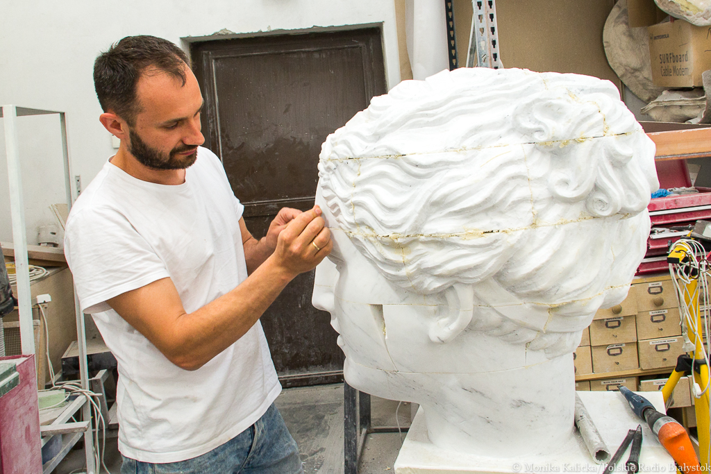 W pracowni rzeźbiarza Michała Jackowskiego