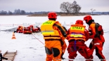 Ćwiczenia strażaków z działań na lodzie, 19.02.2025, fot. Sylwia Krassowska